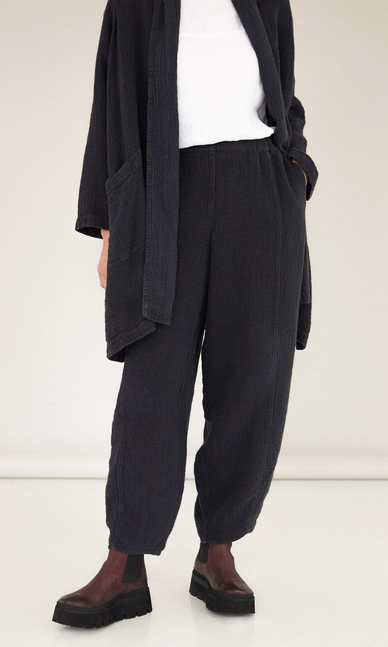 Gray crinkle trousers
