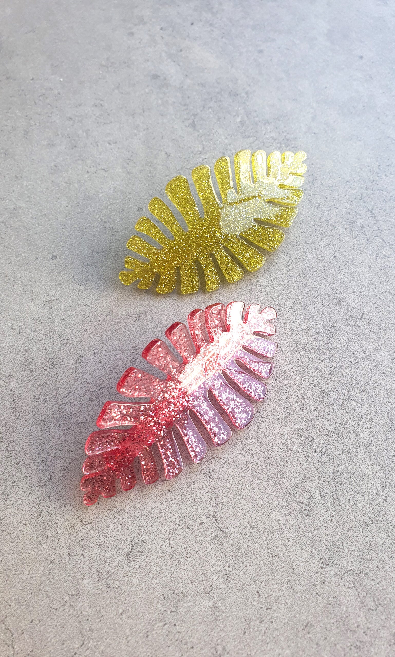 Leafy pink hairclip