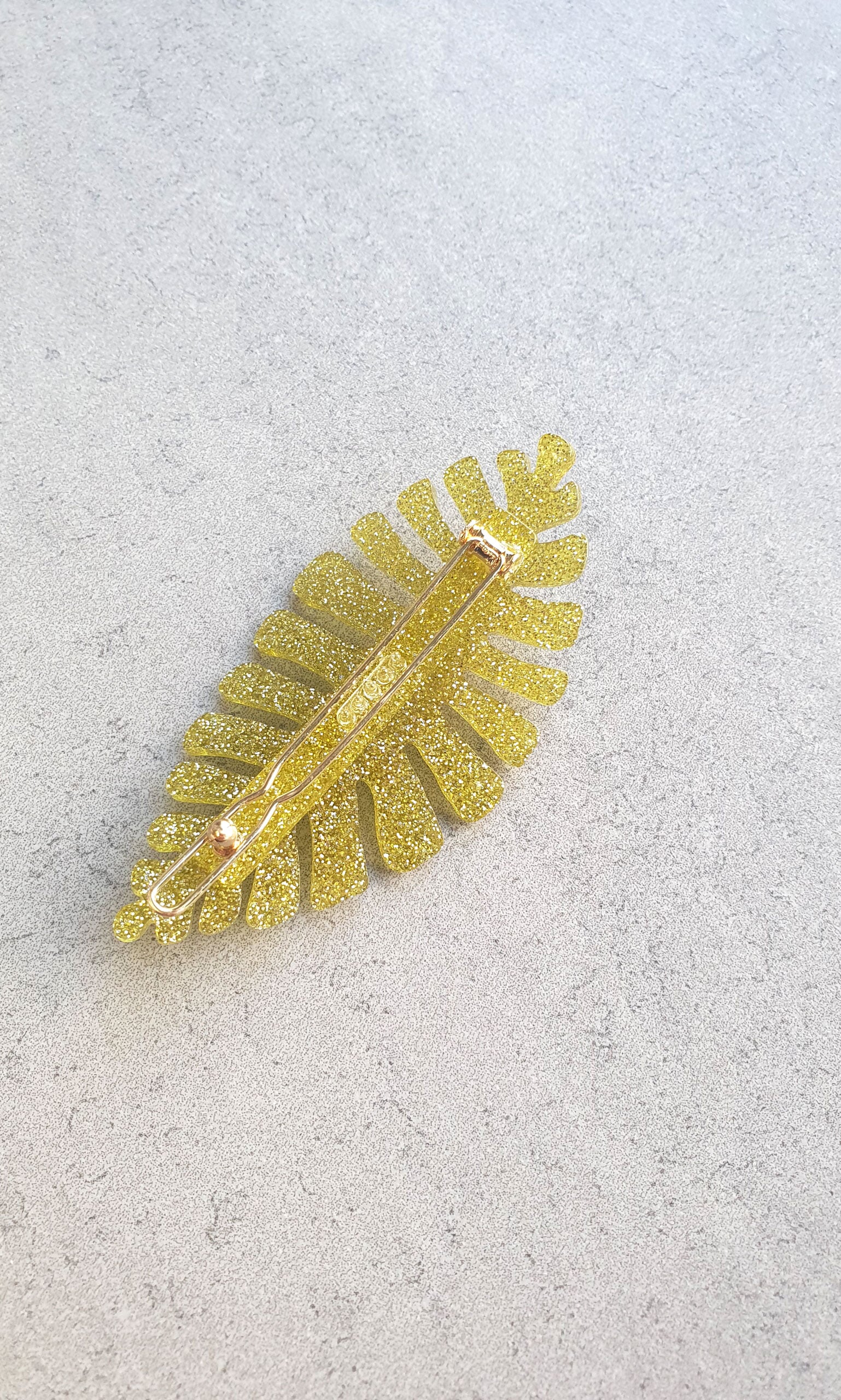 Leafy yellow hairclip