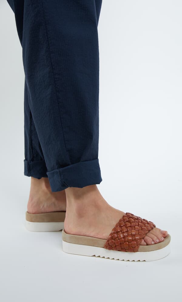 Woven leather sliders