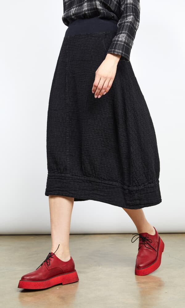 Black crinkle skirt