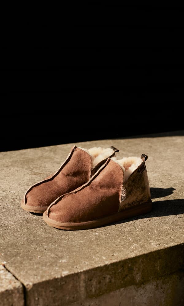 Bronzed sheepskin slippers