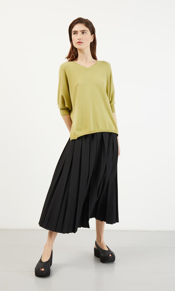 Black pleated skirt 