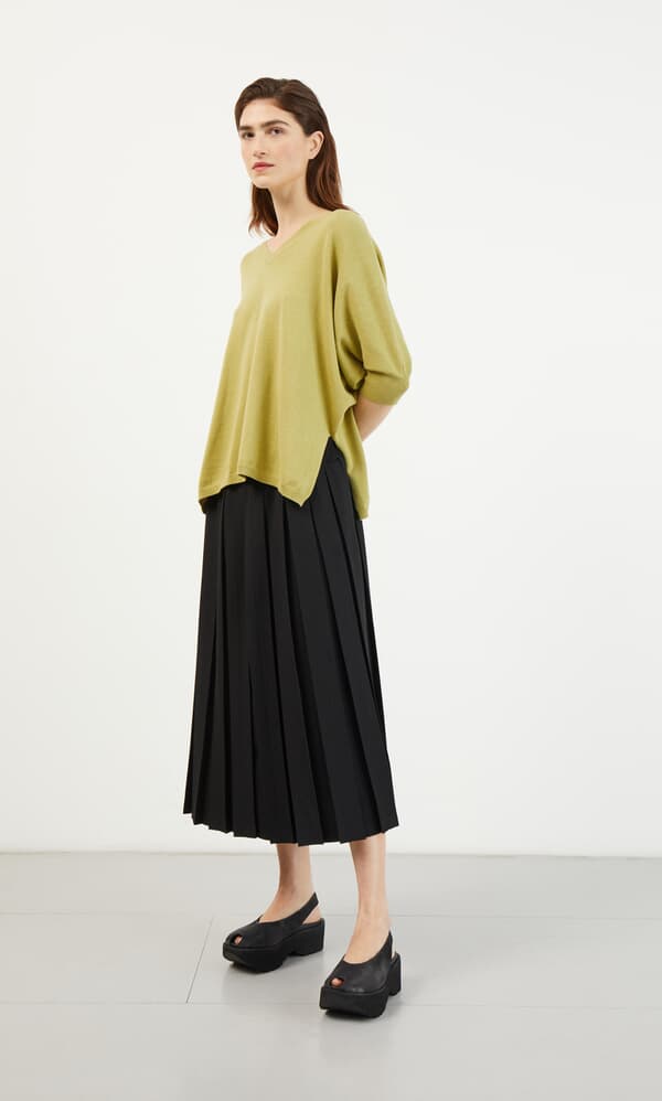 Black pleated skirt 