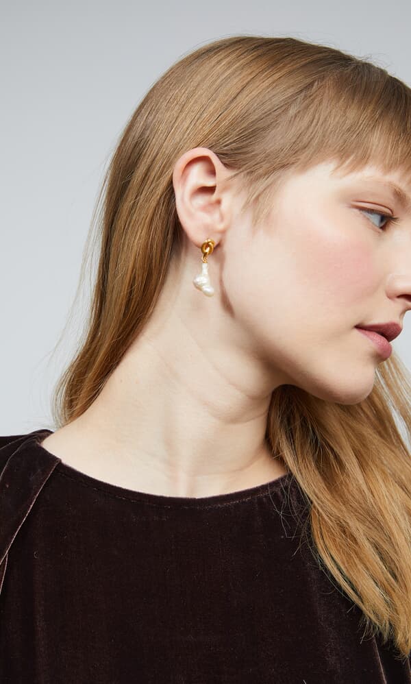 Natural pearl earrings