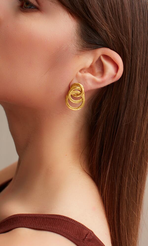 Interlinked hoops