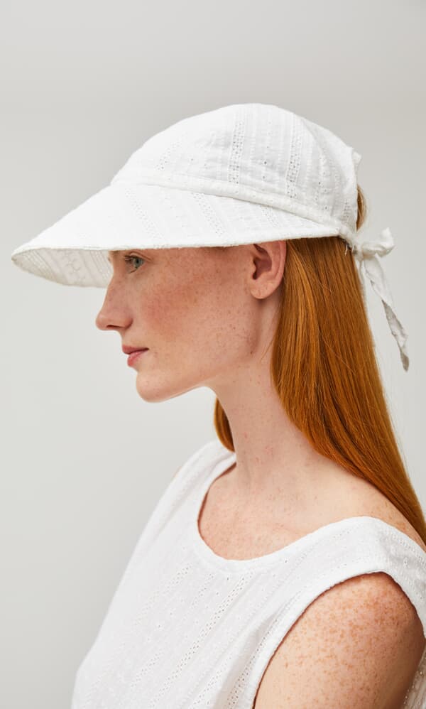 Broderie sun visor