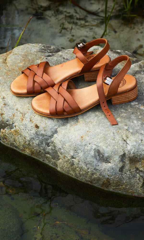 Thea sandals