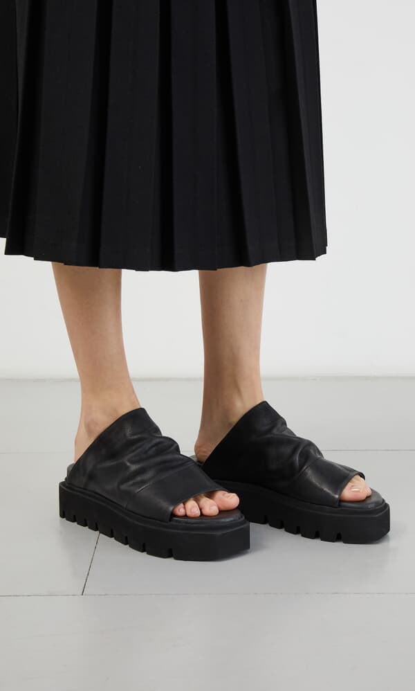 Ruched sliders