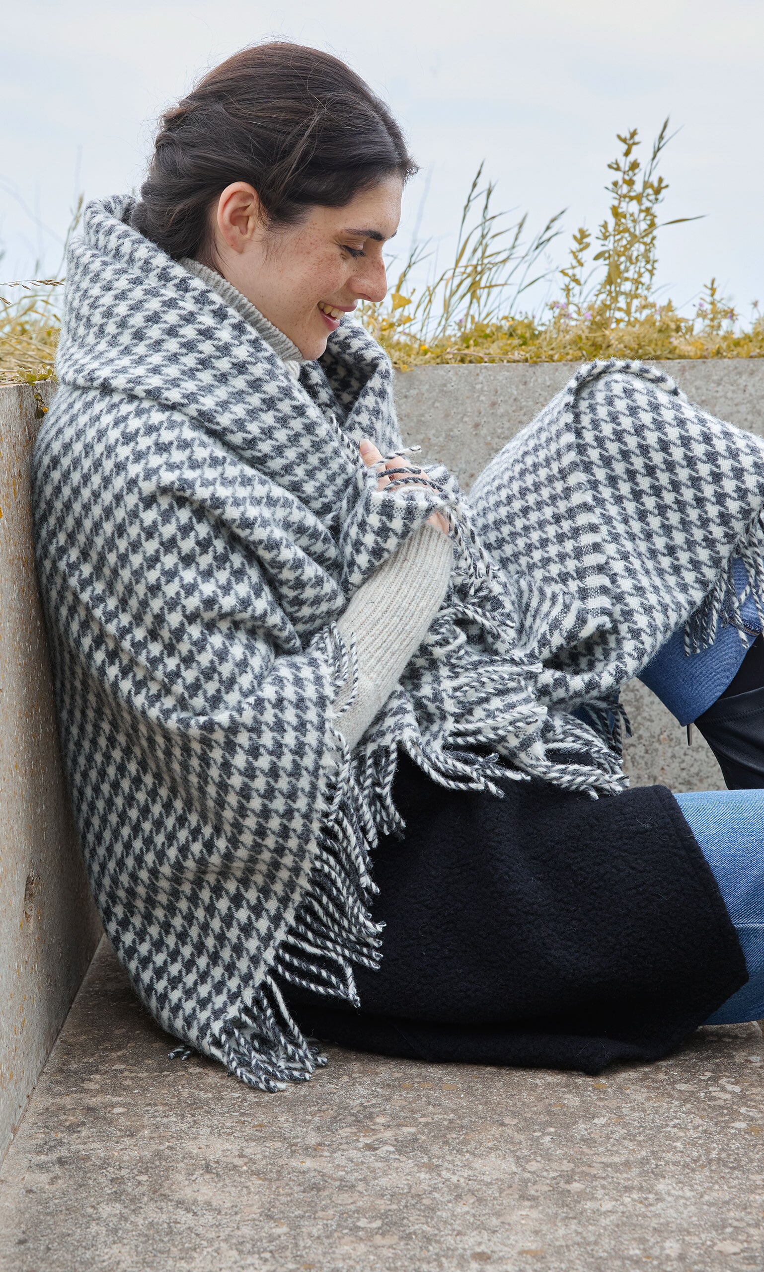 Charcoal Houndstooth Throw