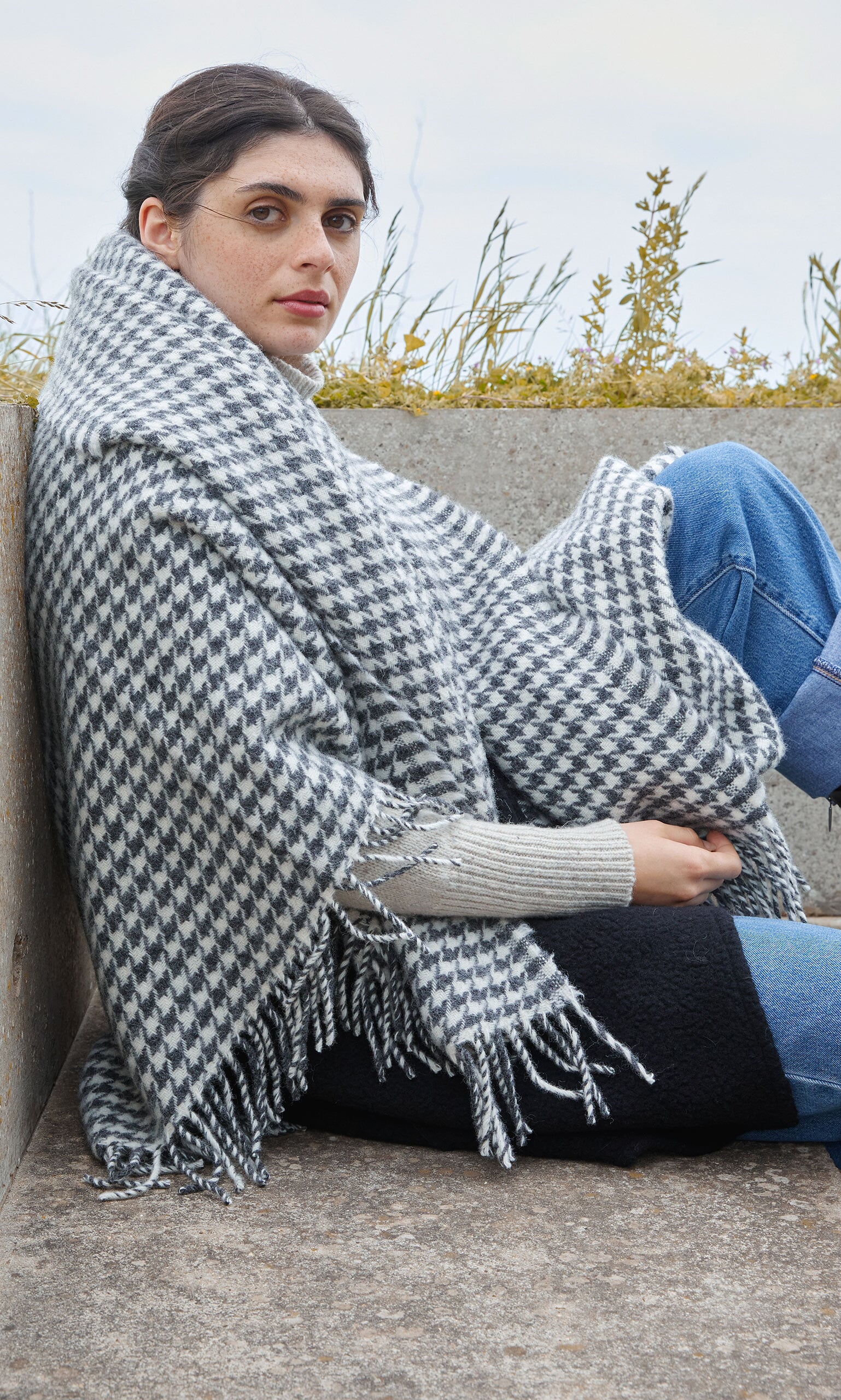 Charcoal Houndstooth Throw