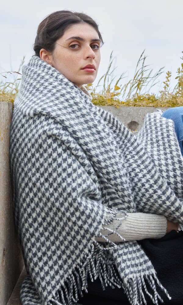 Charcoal Houndstooth Throw