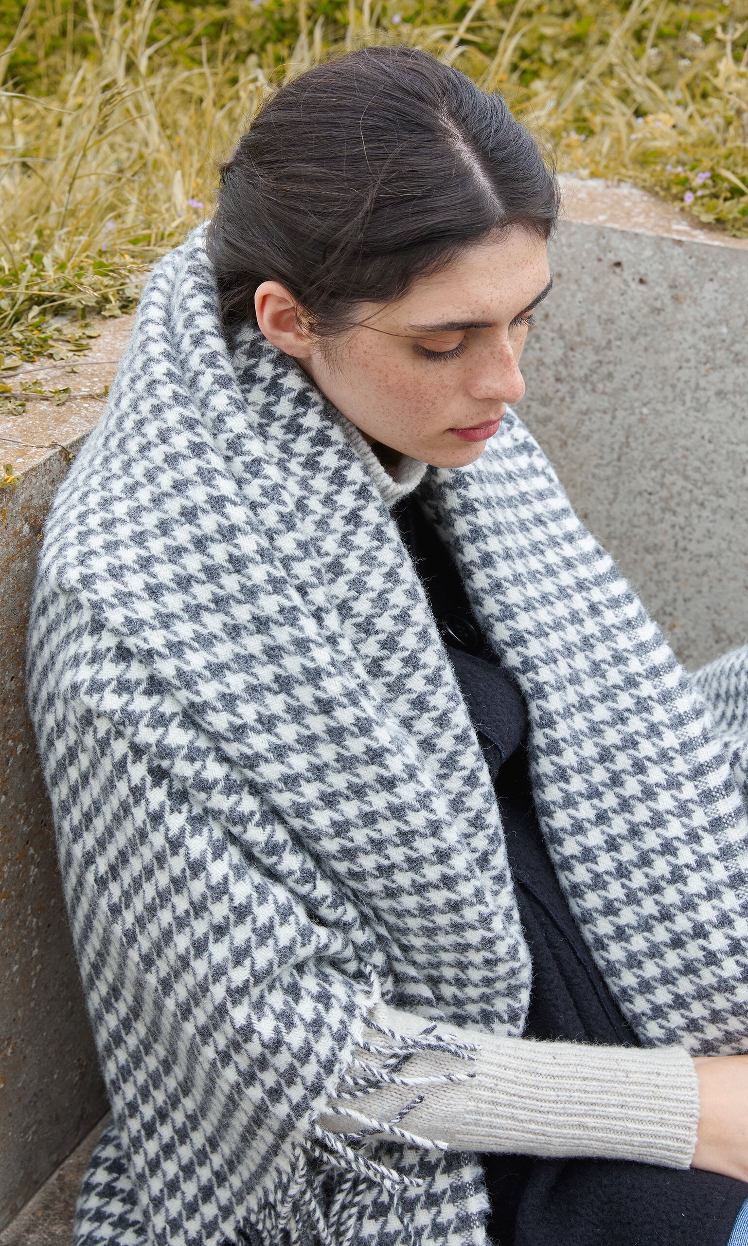 Charcoal Houndstooth Throw