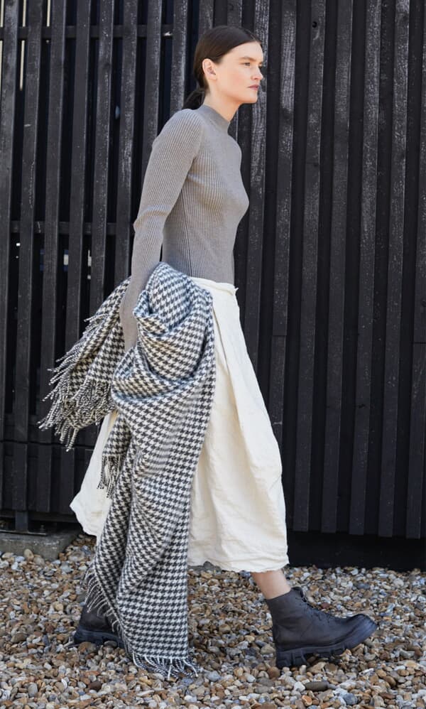 Charcoal Houndstooth Throw