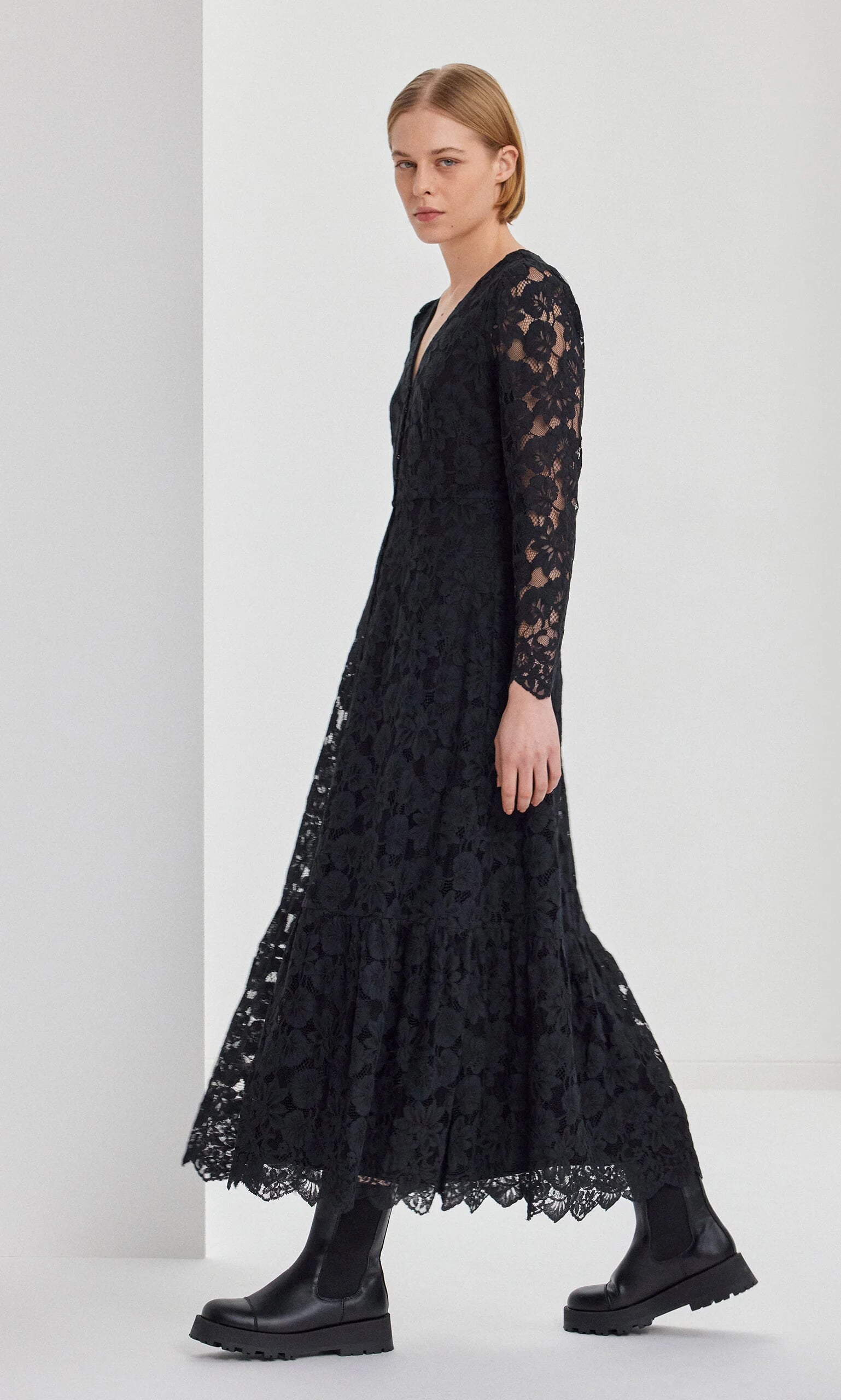 Long lace dress - Plümo Ltd