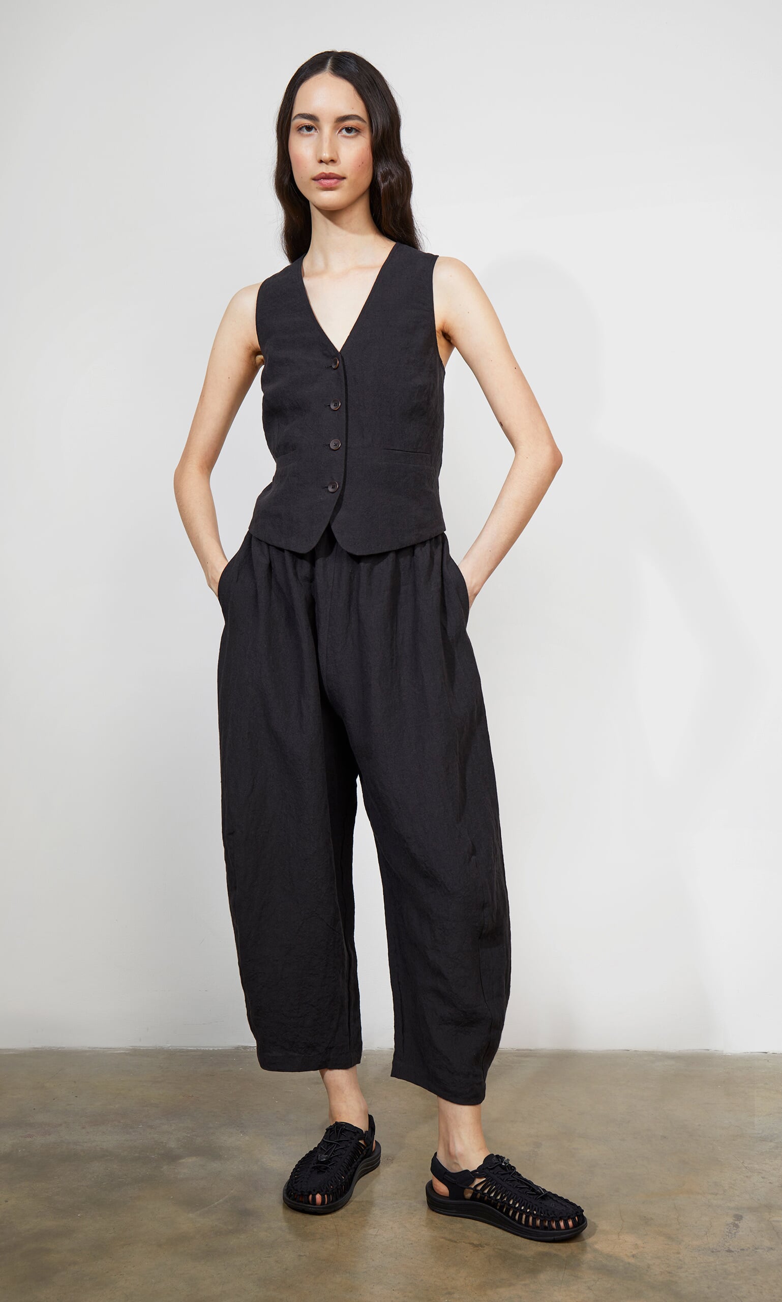 Butoni Pants - Black Linen