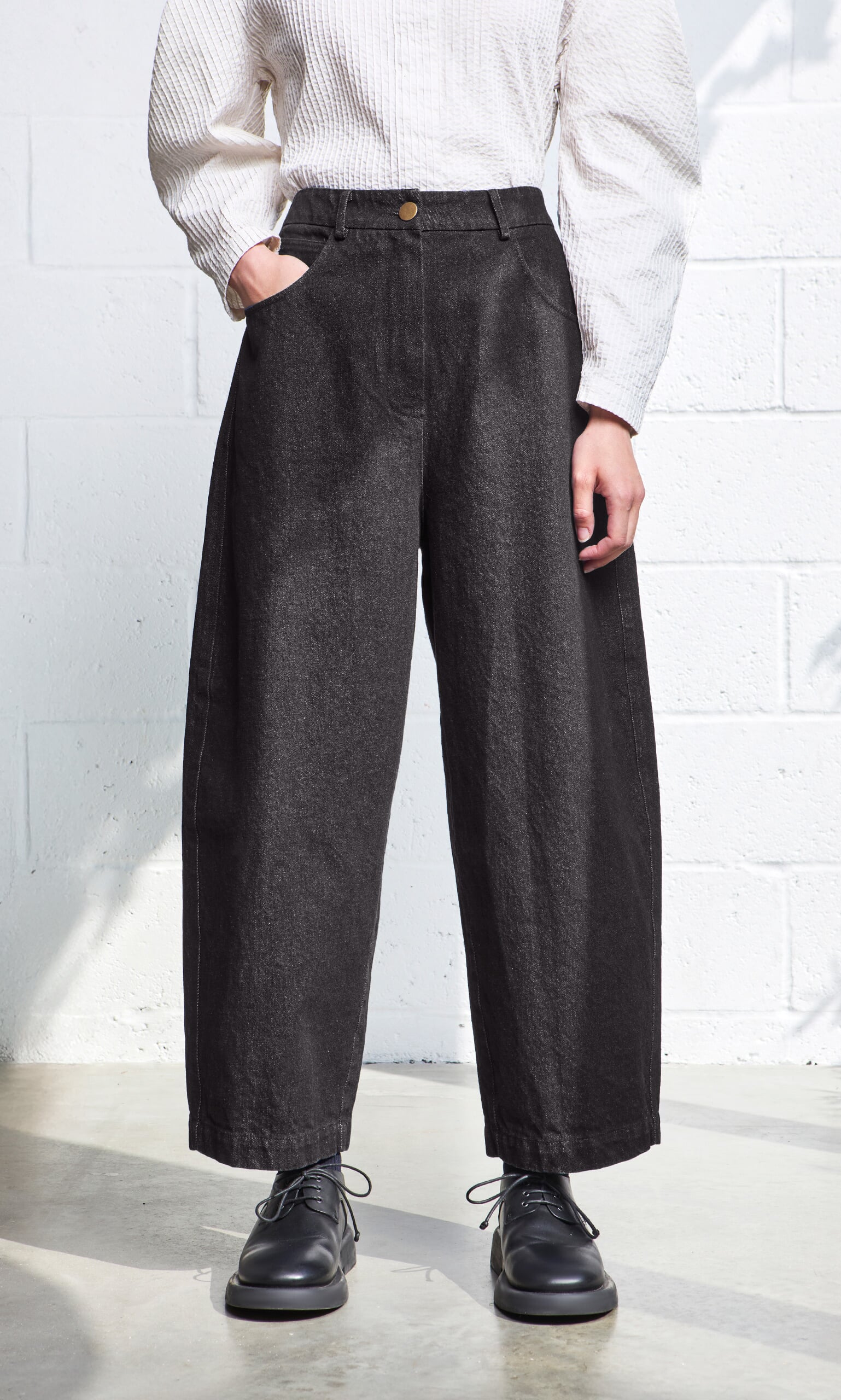 Black Barrel Pants 