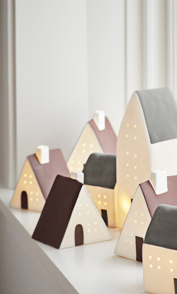 Porcelain Light up Cottages (Set of 2 / Pitched roof)