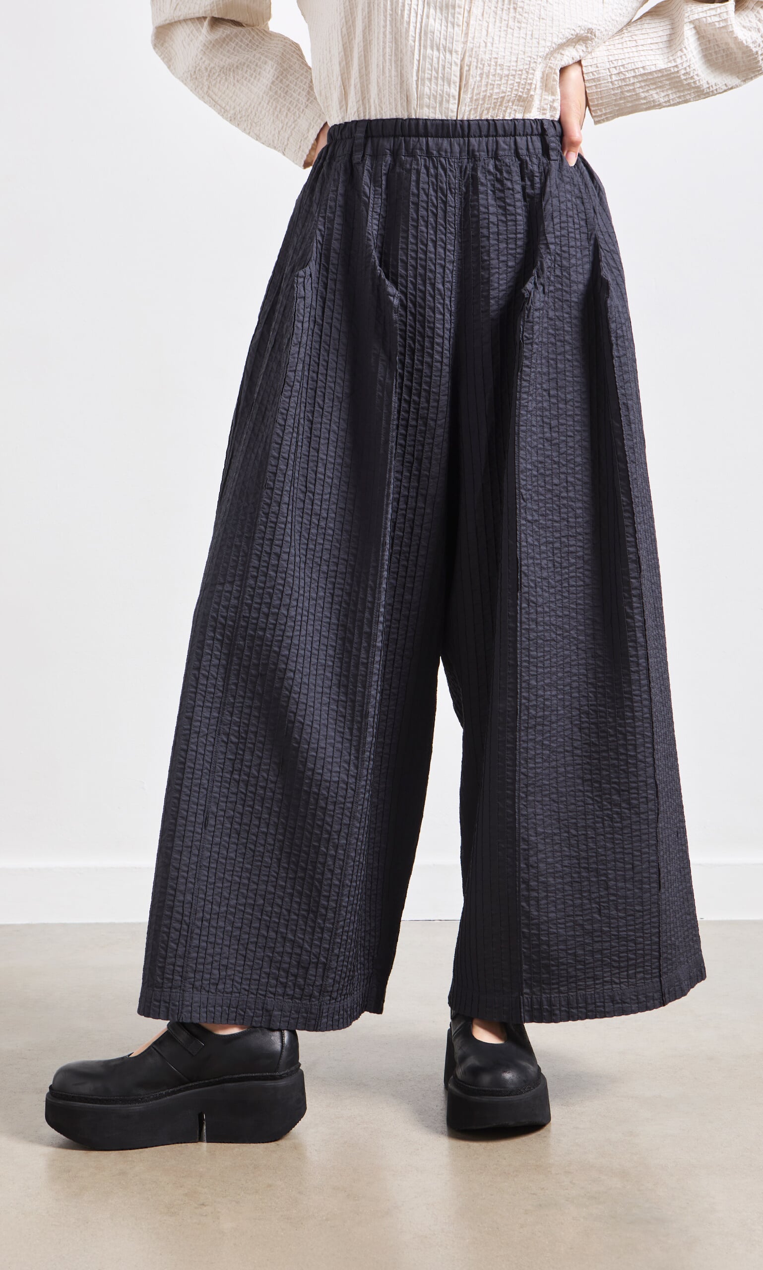 Kiri Pintuck Pants
