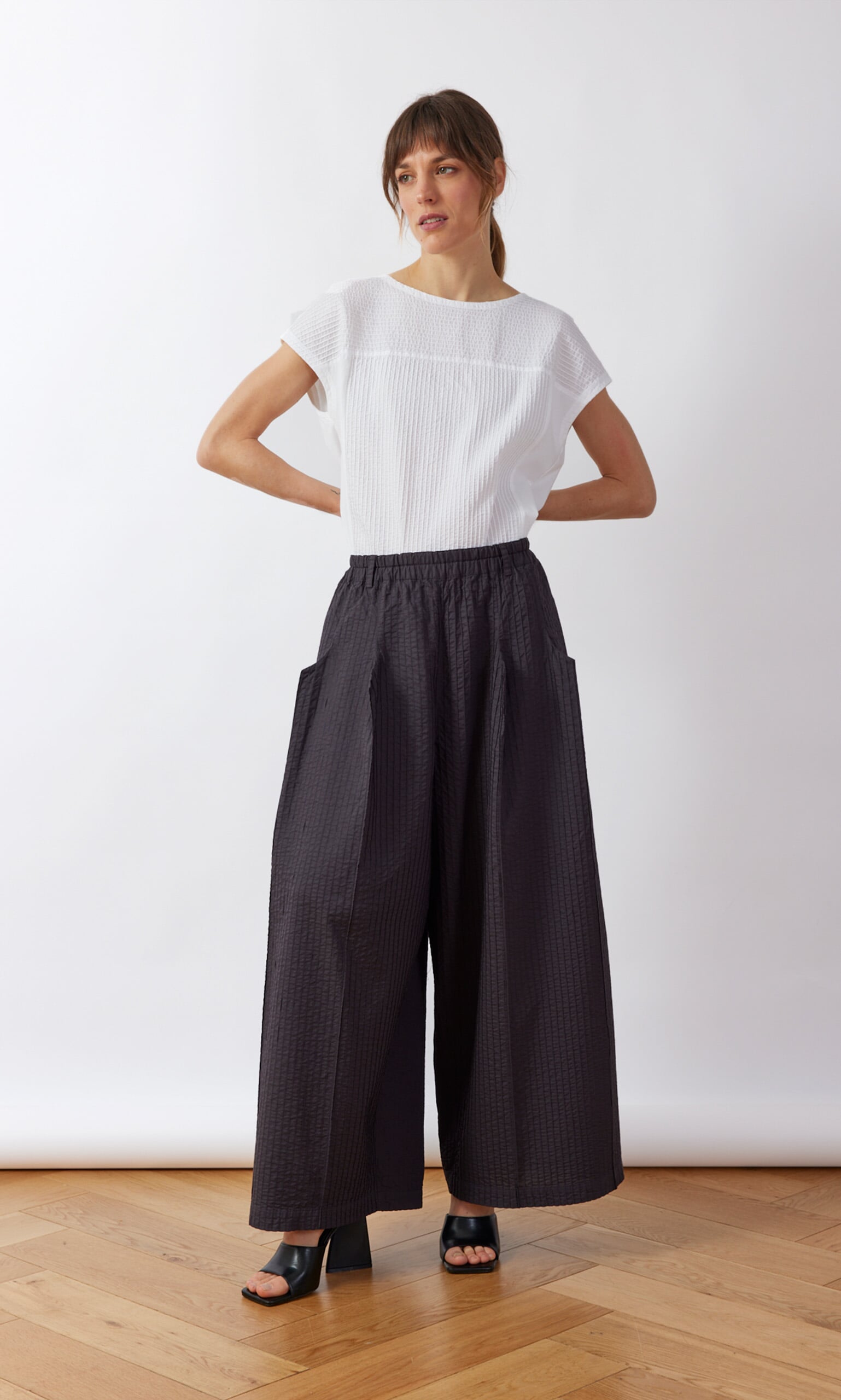 Kiri Pintuck Pants
