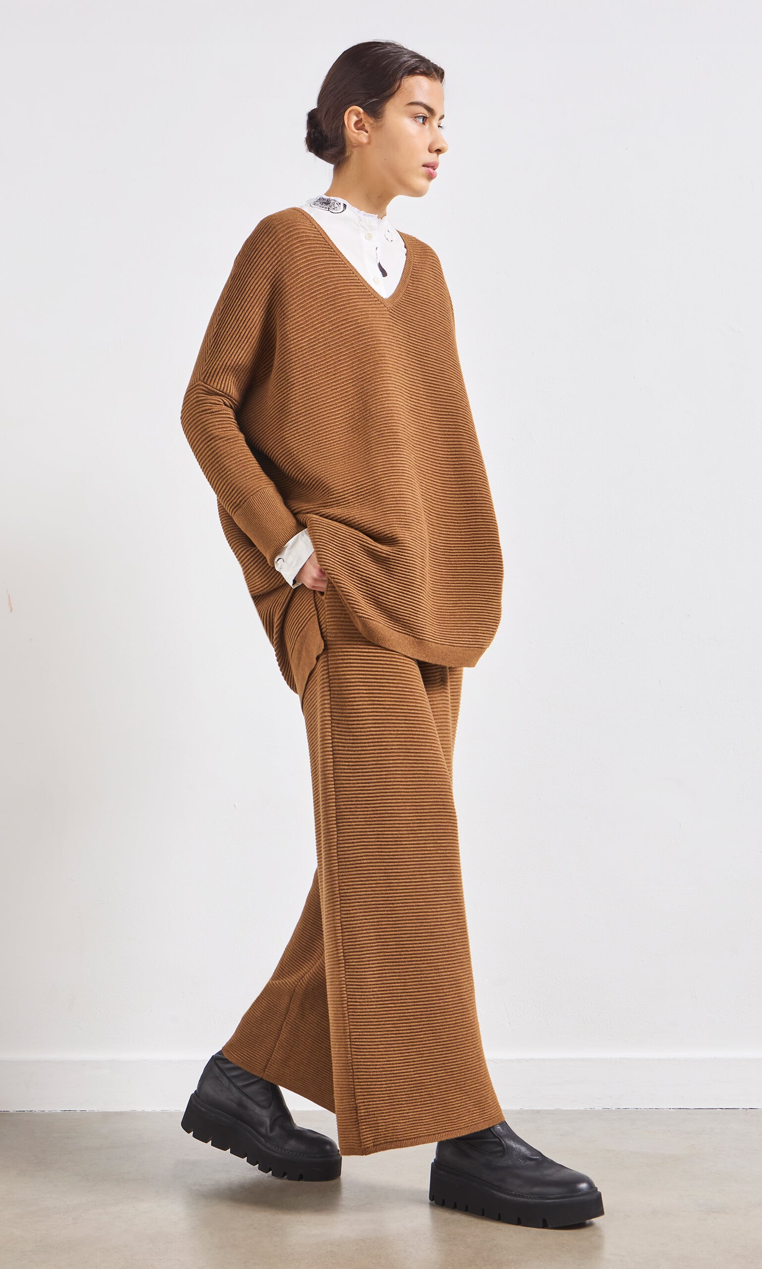 Jack V Neck - Chestnut
