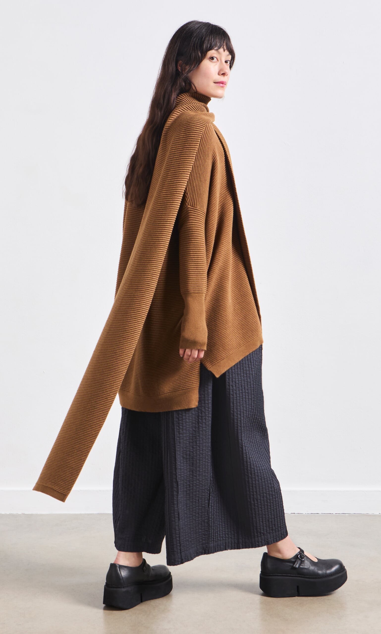 Jack V Neck - Chestnut