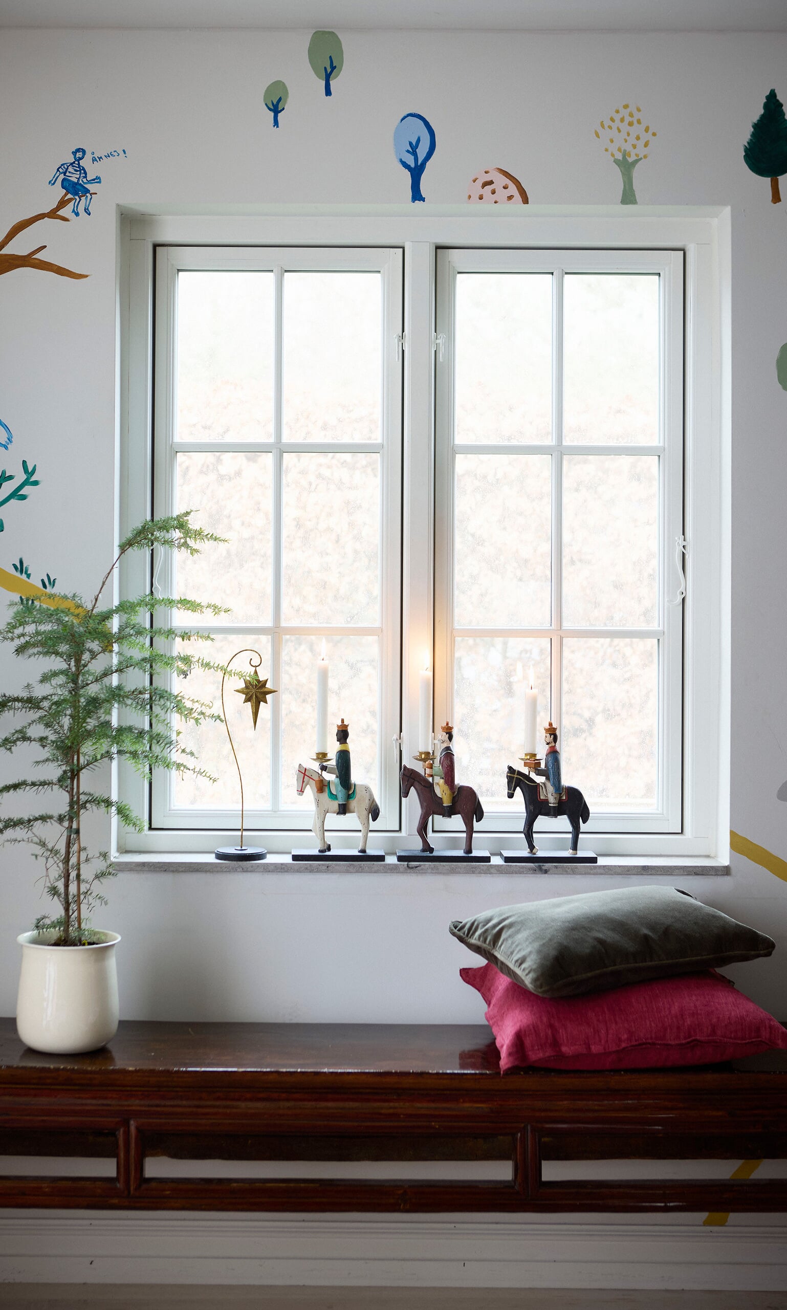 Wise Man Candle Holder - Brown