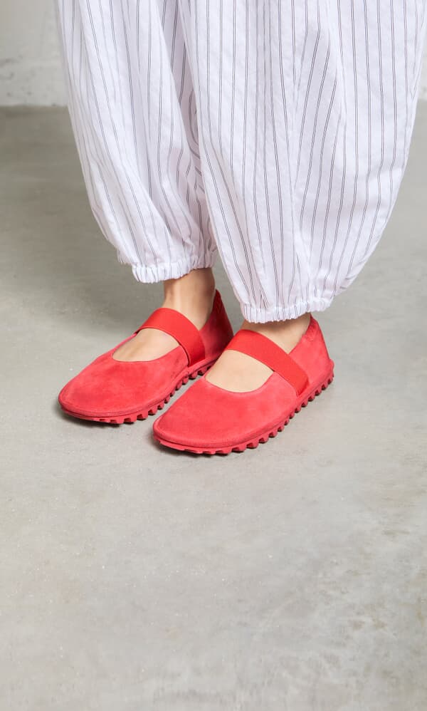 Sola Red Flats