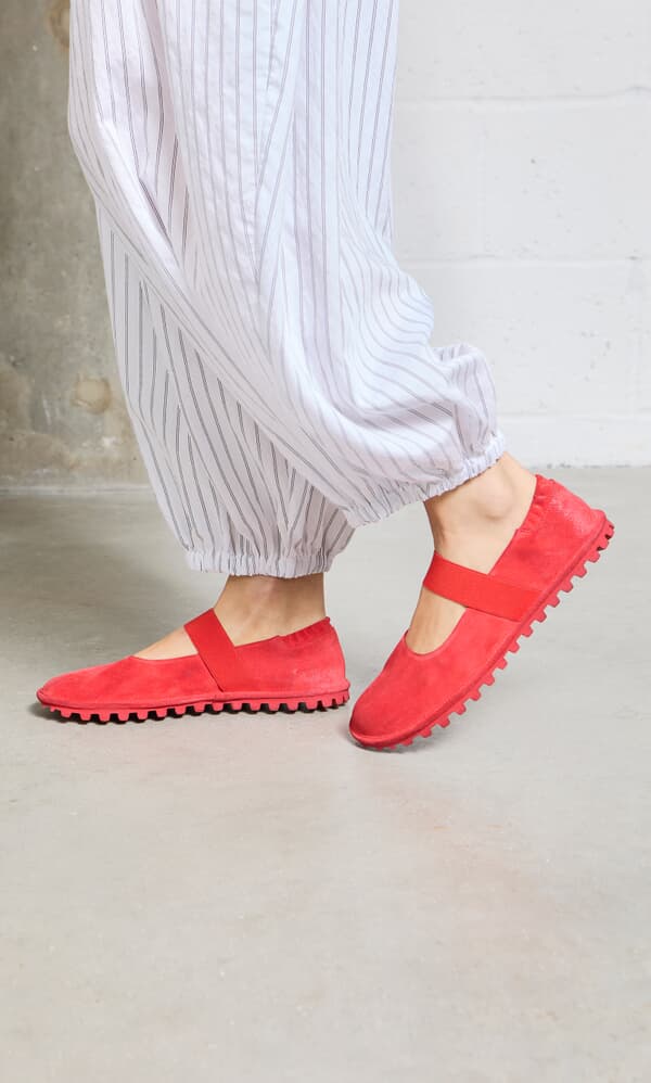Sola Red Flats