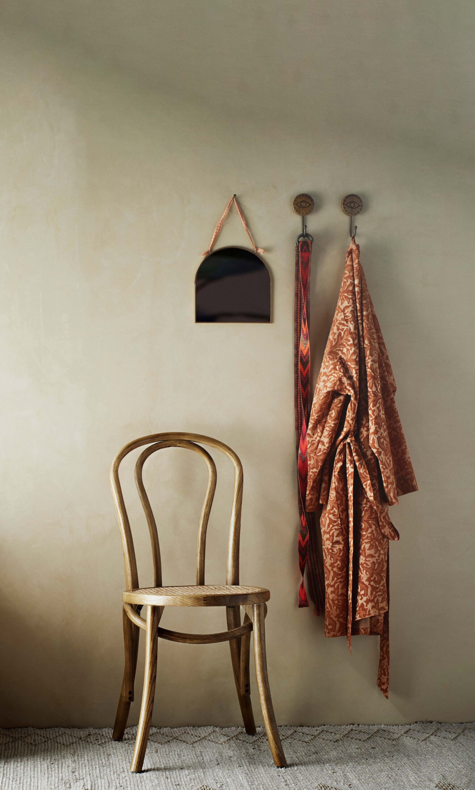Hanging arch mirror