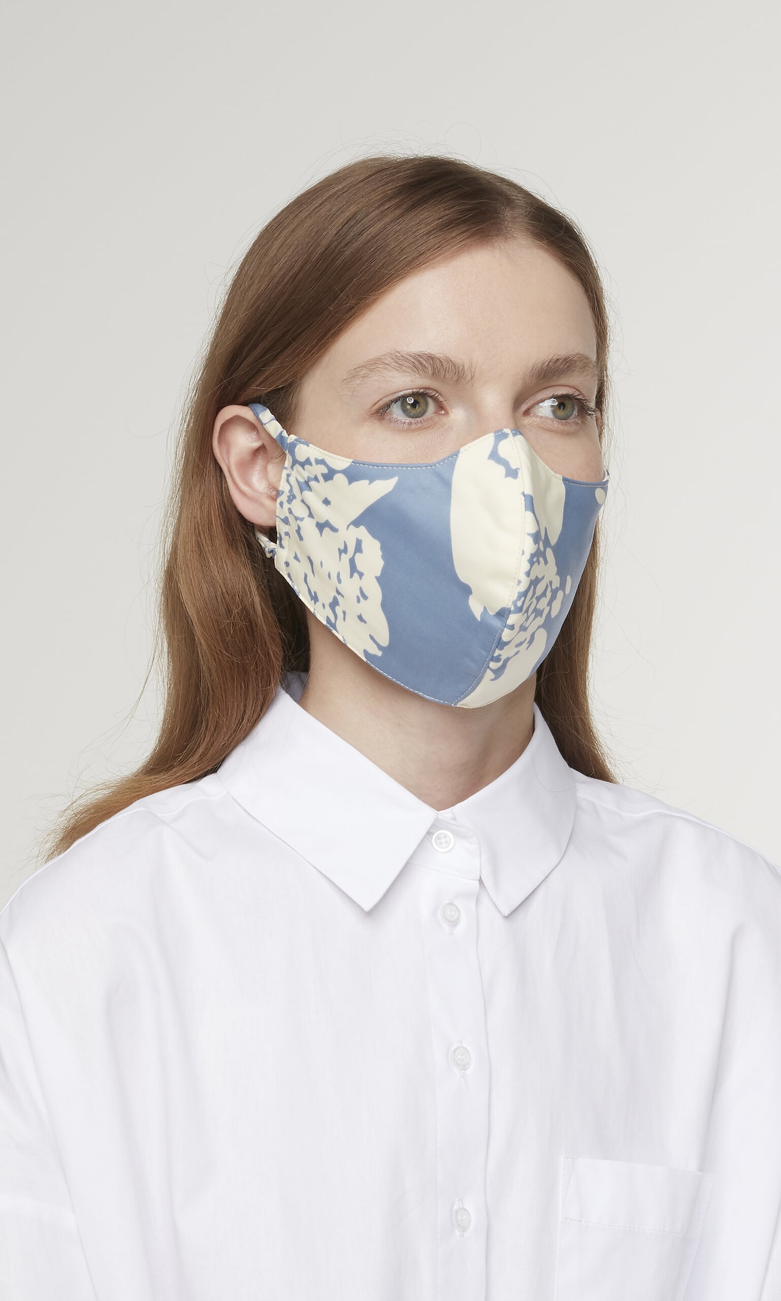 Blue hydrangea mask & pouch