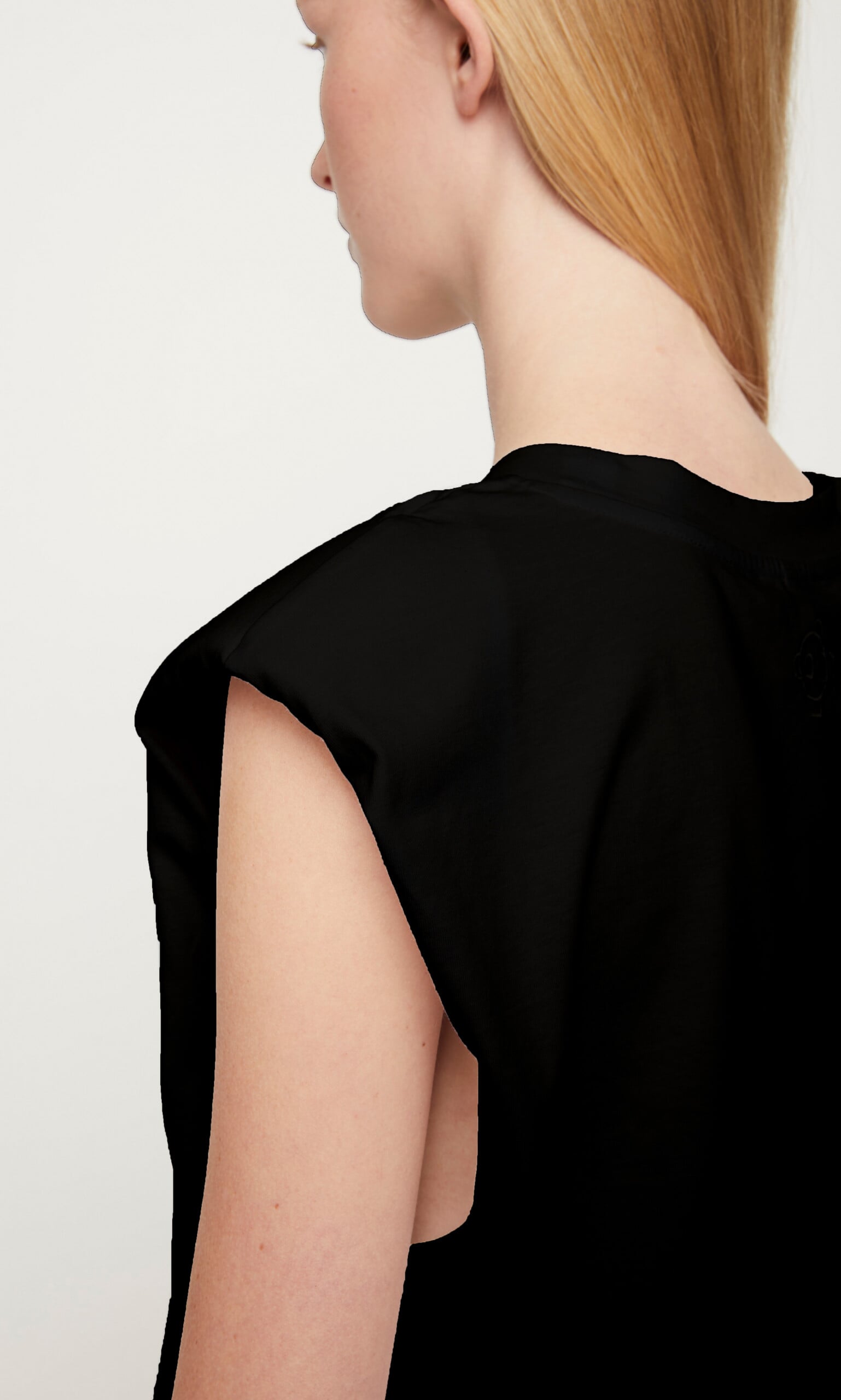 Black sleeveless tee