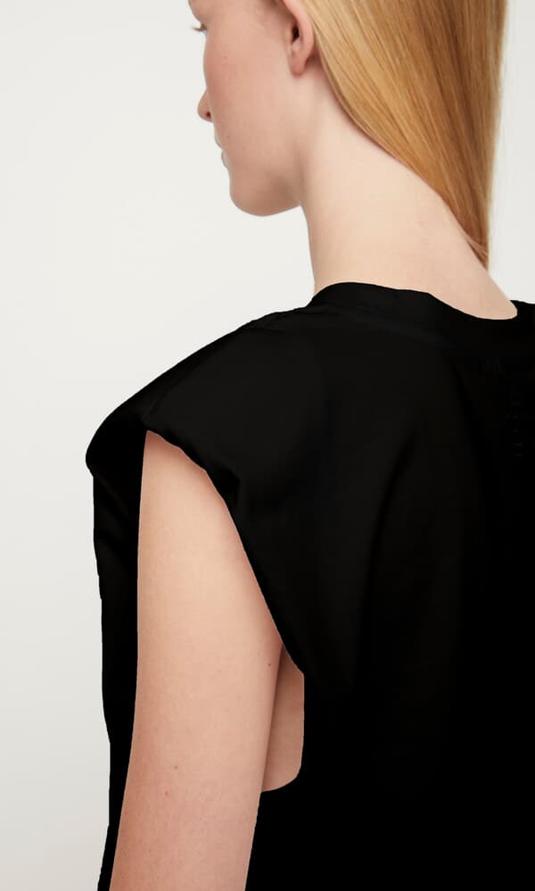 Black sleeveless tee