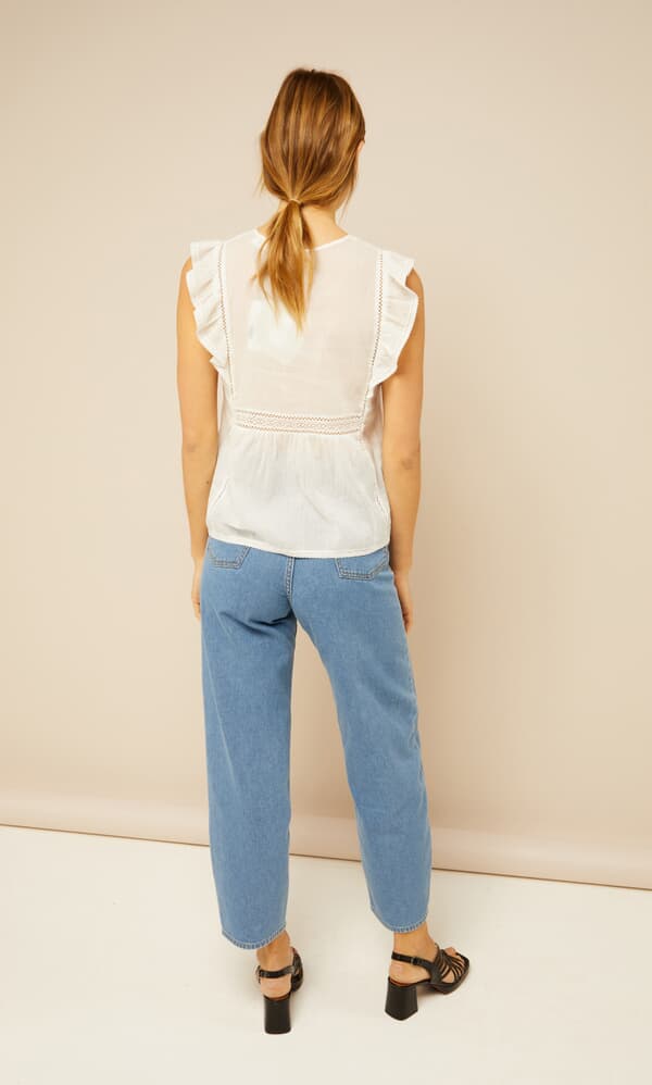 Medium bleached jeans