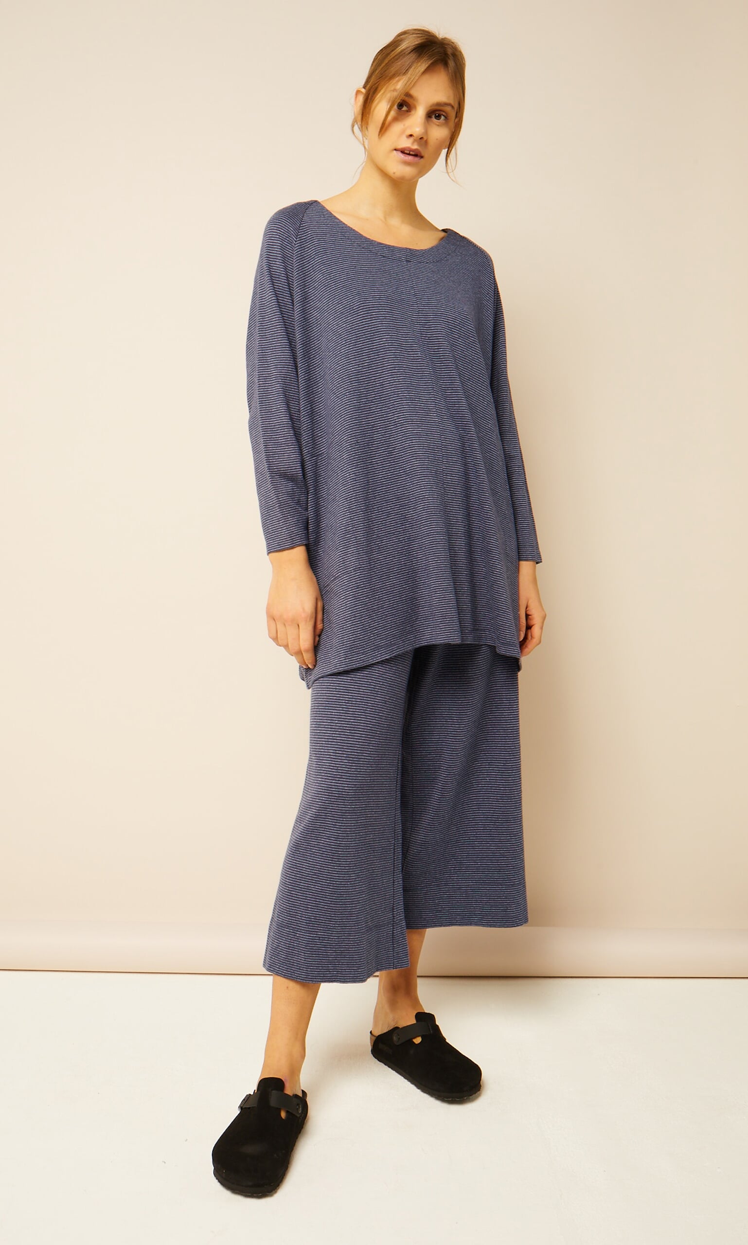 Point blue loungers